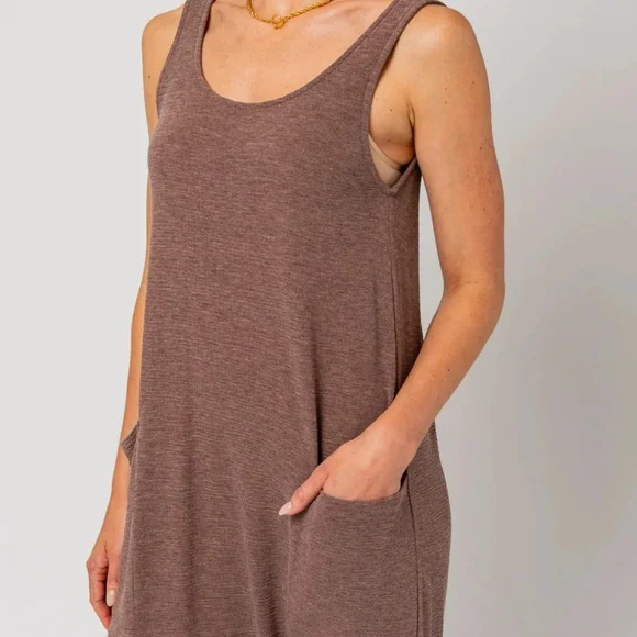 GILLI Brown Sleeveless Jumpsuit With Pockets - Picture 4 of 6
